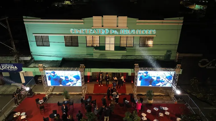 Área externa decorada para o evento de lançamento