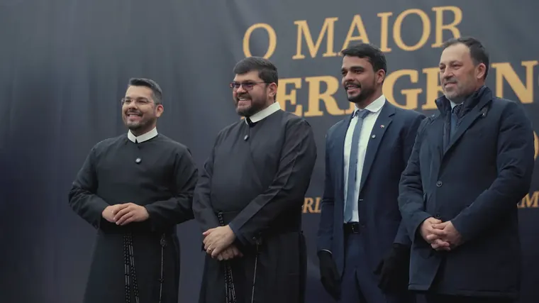 Religiosos e autoridades presentes no lançamento
